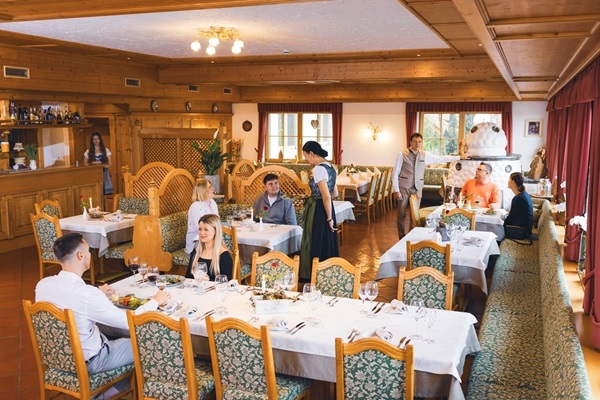 Familie Prukna im Restaurant