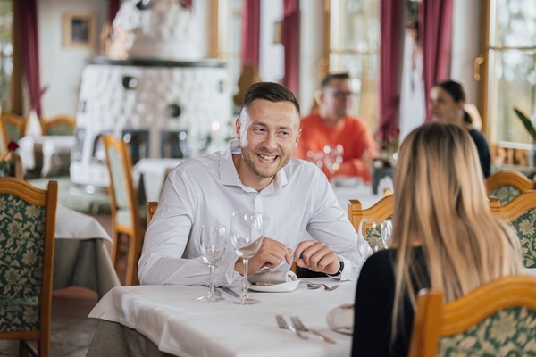 Lecker speisen im Märchenwald Restaurant